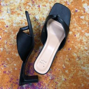 Trendy square toe heel